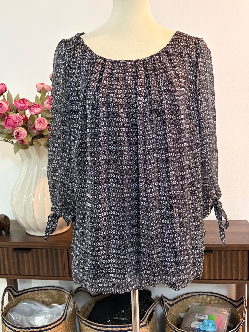 Women's Black and White Patterned Peasant Top - Classic Scoop Neck Size 1X